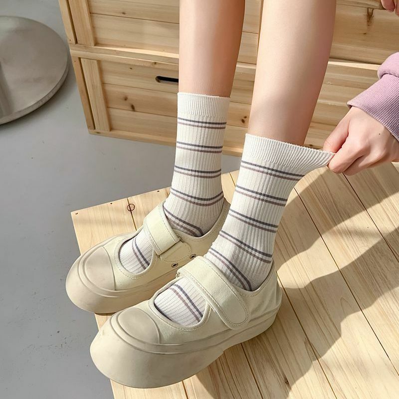 Ultra Dünne Atmungsaktive Gekämmte Baumwolle Socken Frauen Striped Stickerei Fashion Trend Socken Frühling Sommer Lila Mittel Rohr Socken