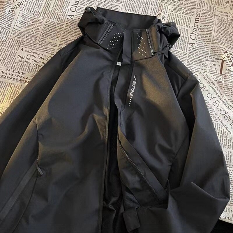 Jaket bertudung cangkang keras luar ruangan pria, jaket penahan angin klasik Retro Amerika baru 2024, mantel Antifouling tahan air gaya Safari
