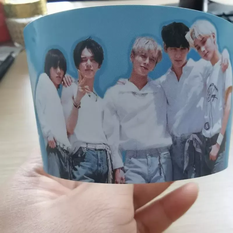 Customized product Wholesale hot paper cup sleeve kpop event custom design paper coffee cupsleeve with foil glitter reflective l