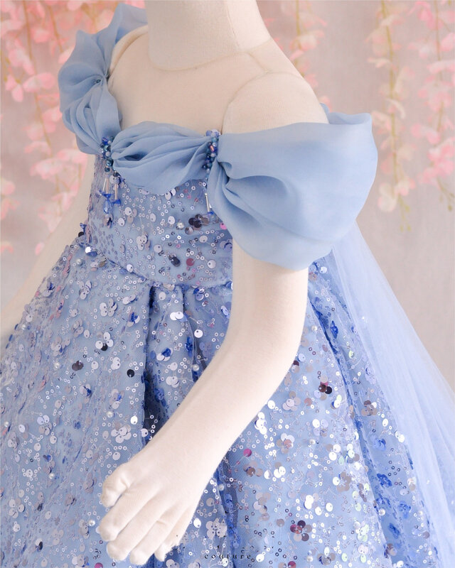 Niebieskie sukienki dla dziewczynek z cekinami na wesele falbany brokatowe koraliki bufiaste z szalami luksusowe dziecięce suknie bal impreza urodzinowa 2024