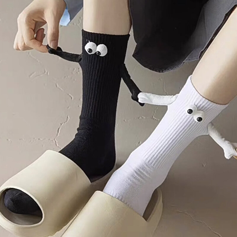 Alobee-calcetines largos de algodón con succión magnética para hombre y mujer, calcetín de mano en blanco y negro, estilo Harajuku, Unisex