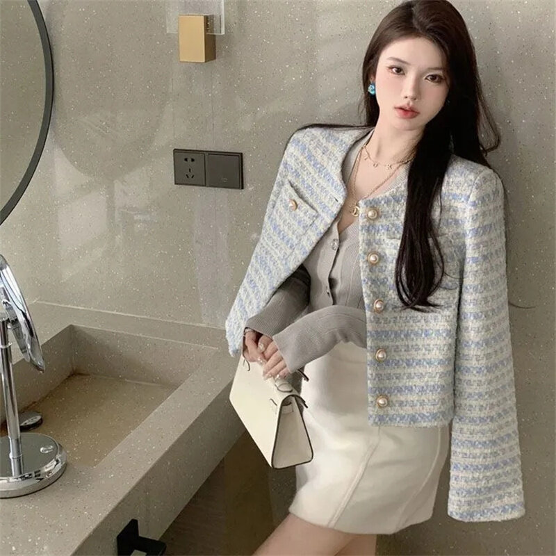 Vintage Pearl Button Coat for Women's Spring and Autumn 2023 New French Design Sense Loose Short Jacket Temperament Ladies Top