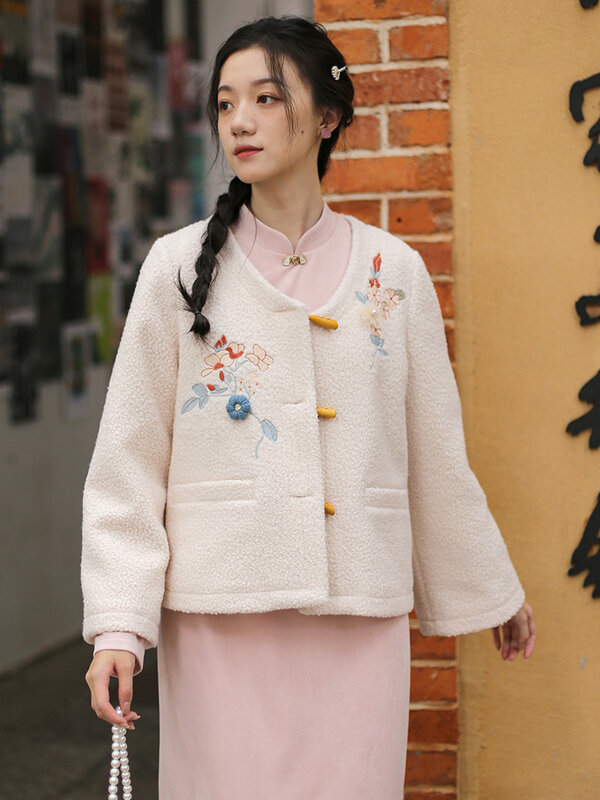 Женское короткое пальто с вышивкой, бежевое зимнее пальто из овечьей шерсти в китайском стиле