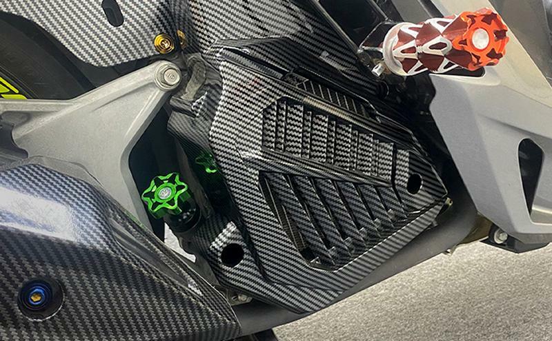 Griglia di protezione della rete di protezione del serbatoio del motociclo griglia di protezione anteriore in fibra di carbonio copertura del serbatoio dell'acqua accessori per moto di ricambio