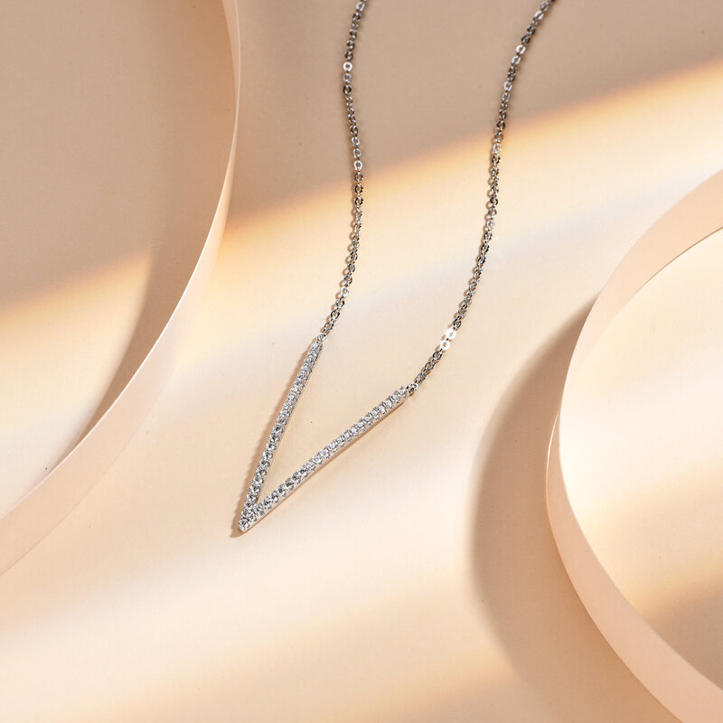 Ожерелье из серебра 2022 пробы с муассанитом и бриллиантом