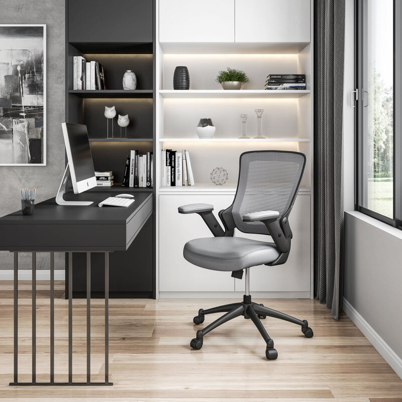 Comoda sedia da ufficio grigia Techni Mobili con schienale medio in rete con bracci regolabili in altezza per un maggiore supporto e produttività