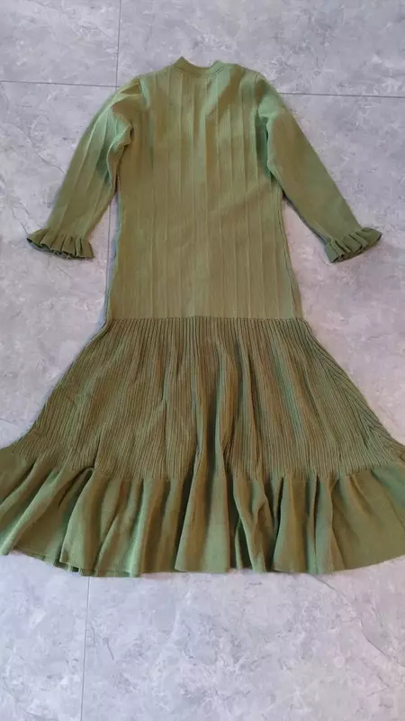 2023 Spring Elegant Green 3/4 Sleeve V Neck knitted Dress Women Slim Elastic High Quality Buttons Mermaid Dress
