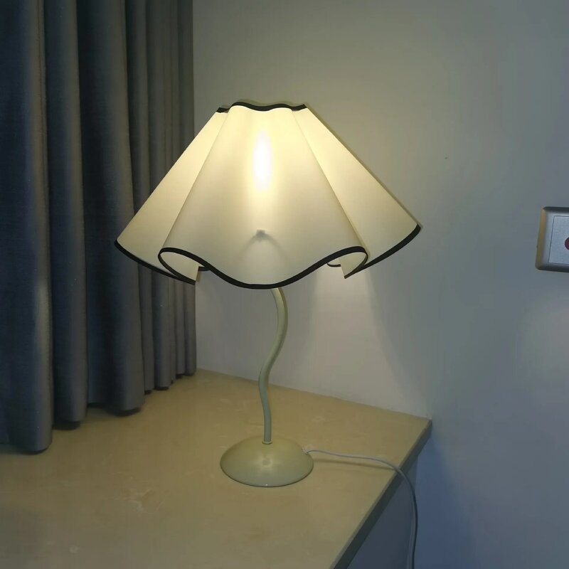 Настольная лампа в виде итальянских лепестков, приглушаемая прикроватная лампа в трех положениях, в скандинавском стиле, украшение для отеля, ночник для виллы, кофейной комнаты