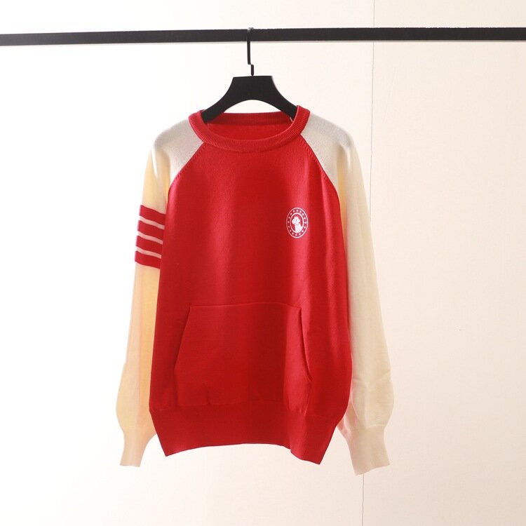 เสื้อสเวตเตอร์ Preppy สำหรับผู้หญิงจั๊มเปอร์สีแดงทรงหลวมเสื้อสวมหัวแขนยาวปักลายทางเสื้อ Y2K ลายทางสไตล์โกธ