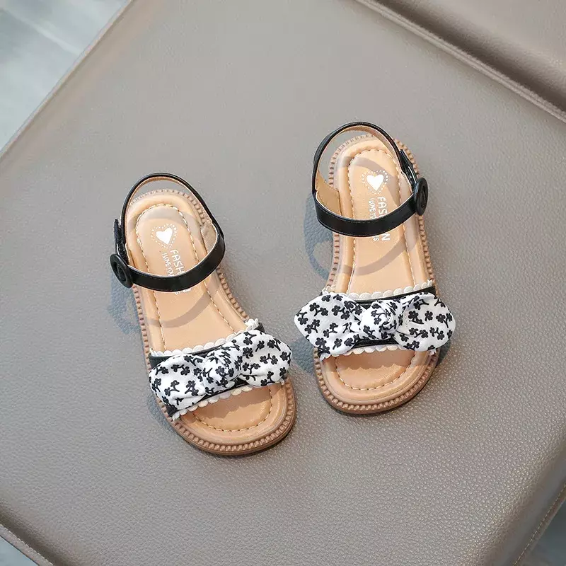 Nowe dziecięce sandały słodka muszka sandały dla ładnych dziewczynek letnia moda przyczynowa dla dzieci księżniczka z odkrytymi palcami sandały na płaskim obcasie plażowa miękka