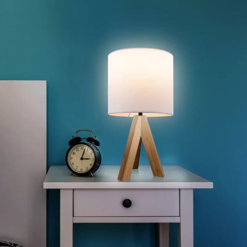 Ostoja, statywowa, dębowa lampa stołowa z klasycznym odcieniem białe tkaniny, 16.75 "H, żarówka w zestawie LED