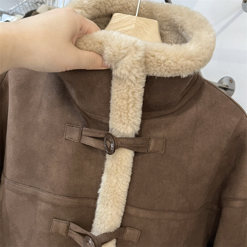 Jaket bulu domba terintegrasi untuk wanita, jaket sepeda motor Suede tebal baru musim dingin 2024