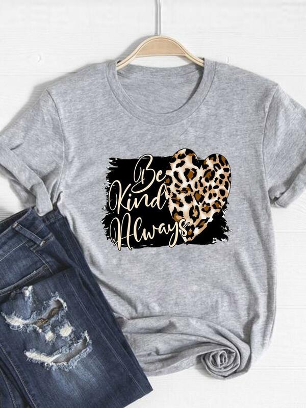 Camiseta gráfica de manga curta estampada leopardo feminina, roupa básica, tendência do coração do amor, top bonito de verão, roupas, moda