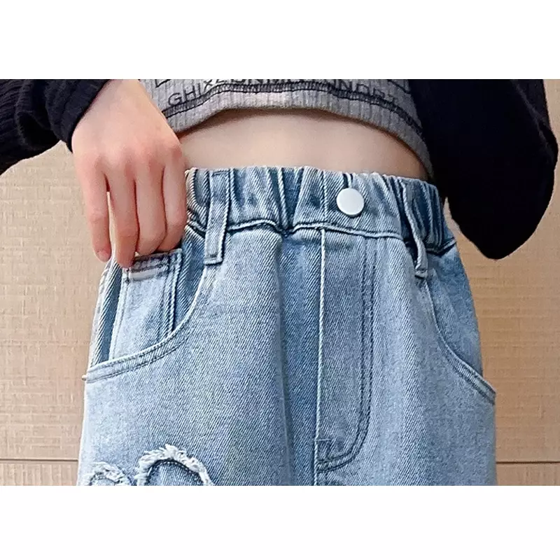 Оригинальные демисезонные джинсы для девочек, дизайнерские свободные облегающие повседневные длинные брюки со сломанными дырками для детей, джинсовые широкие брюки
