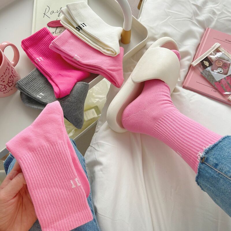 Rosa Socken Damen Frühjahr und Herbst Stil Mid-Tube Socken Ins außerhalb tragen Baumwolle Boden hohe Taille Brief Sports trümpfe