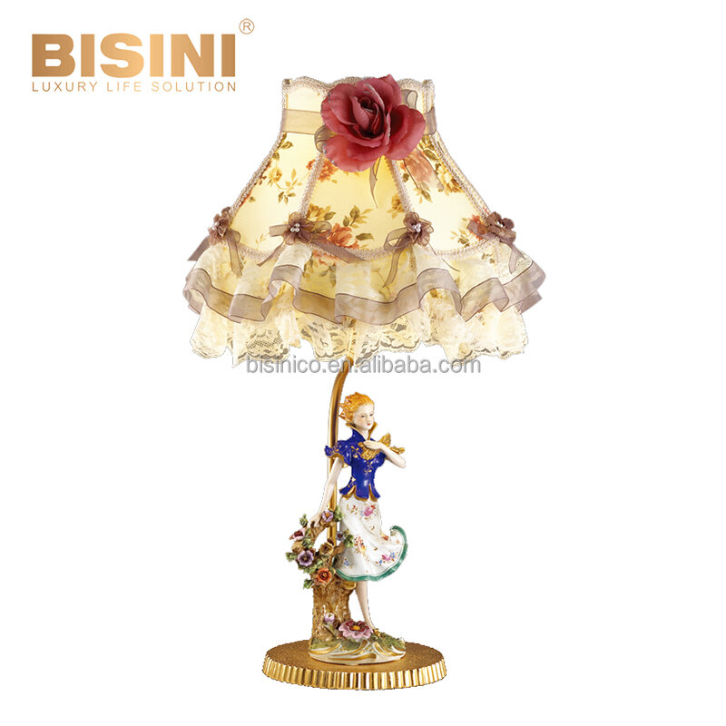 Antyczny szlachetny replika rokoko styl ręcznie malowane kwiatowy pani trzyma parasol cokole lampa stołowa z różowym kwiatowym abażurem