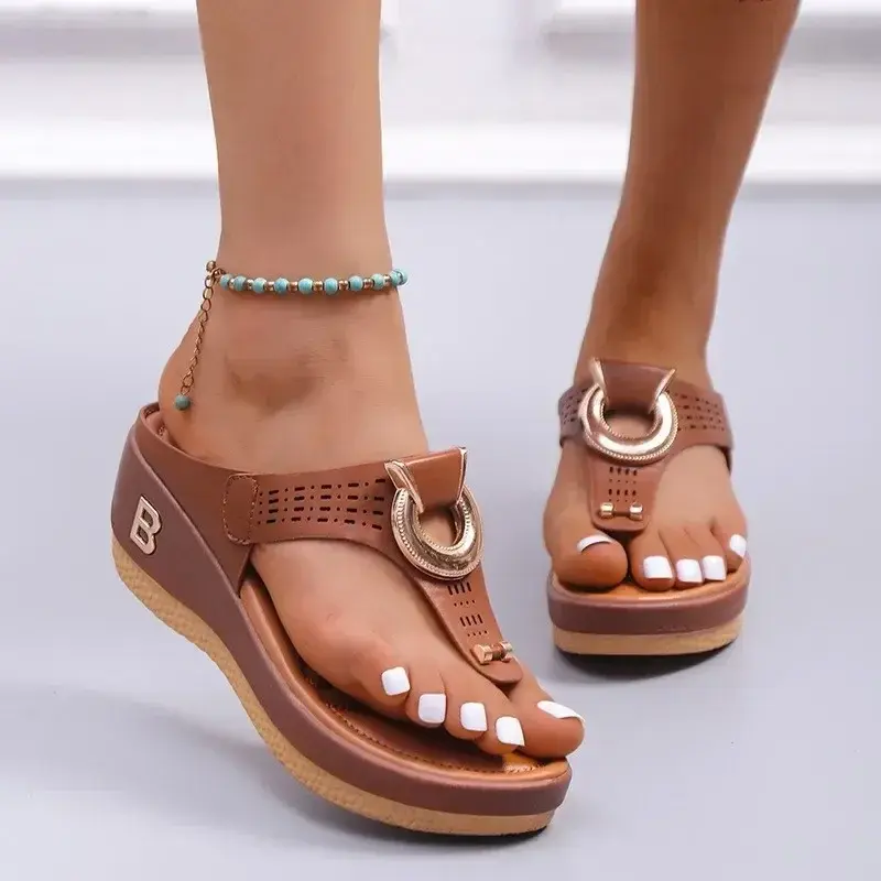 Sandal wanita baru musim panas Sandal pantai ujung terbuka Sandal jepit Wedges nyaman Sandal lucu Sandal ukuran plus 35 ~ 43 Chaussure Femme