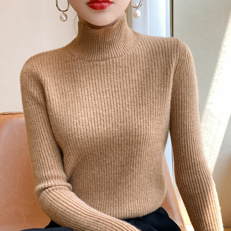 Женский шерстяной трикотажный свитер-водолазка на осень и зиму