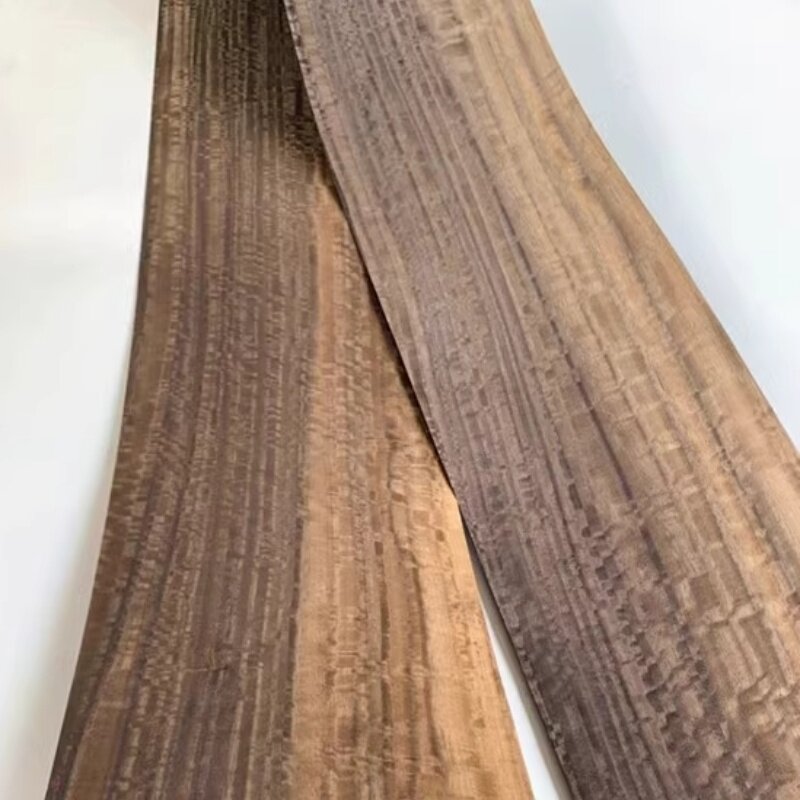 Placage en bois d'eucalyptus fumé naturel, 1 pièce, L: 2-2.5 mètres/pièce, largeur: 25cm, T: 0.4-0.5mm