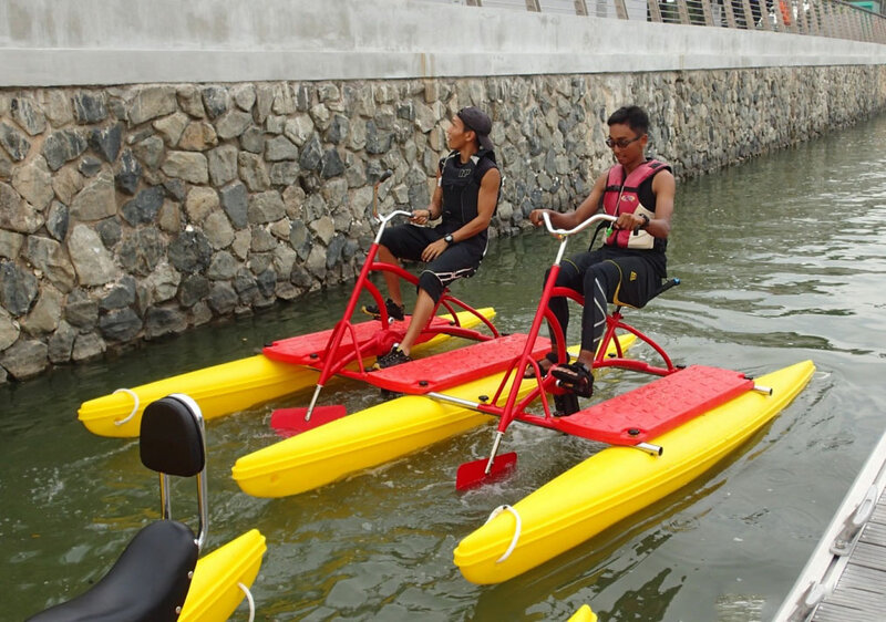 Nowy projekt 2-osobowego roweru wodnego z jednym siedziskiem rower wodny z włókna szklanego na sprzedaż rower wodny o dużej mocy człowieka na sprzedaż