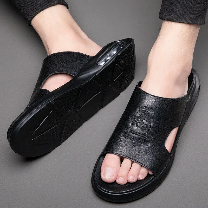 Męskie skórzane klapki letnie sandały na co dzień 2024 mody Vintage but męski wysokiej jakości miękkie komfortowe męskie pantofle plażowe
