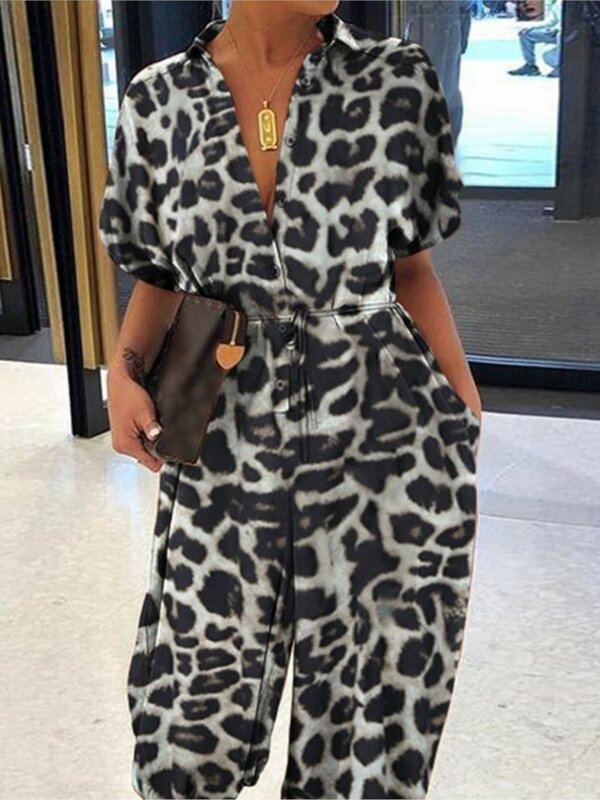 ฤดูร้อนแฟชั่นเพลย์สูทคอวีแบบผูกเชือกมีกระเป๋าสำหรับผู้หญิงชุดหลวมชุดหมีแขนสั้นพิมพ์ลายเสือดาวหรูหรา