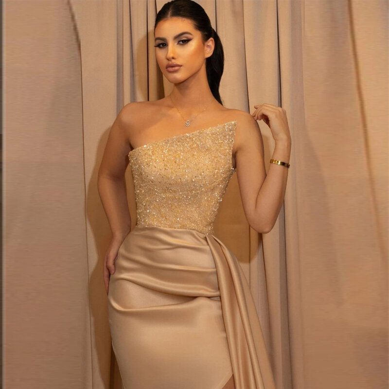Długie luksusowe suknie wieczorowe proste piękne satynowe seksowne syrenka z ramienia bez rękawów wysokie rozcięcie wyszczuplające nowe suknie na bal maturalny