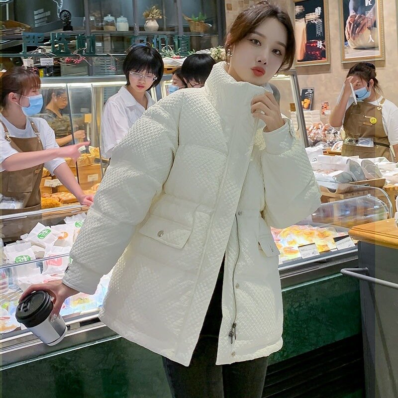 เสื้อขนเป็ดสีขาวแจ็คเก็ตเสื้อกันหนาว2023ใหม่สำหรับผู้หญิงเสื้อคลุมยาวปานกลางรุ่น xiaoxiangfeng เสื้อโค้ทตัวนอกแบบหนา