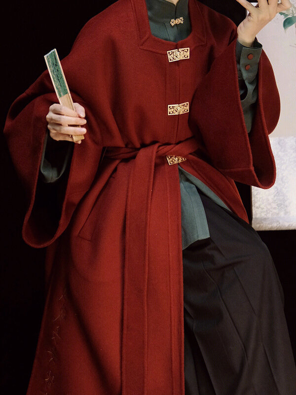 المرأة منتصف طول معطف الصوف الأحمر ، معطف النمط الوطني ، النمط الصيني الجديد ، الخريف والشتاء الملابس