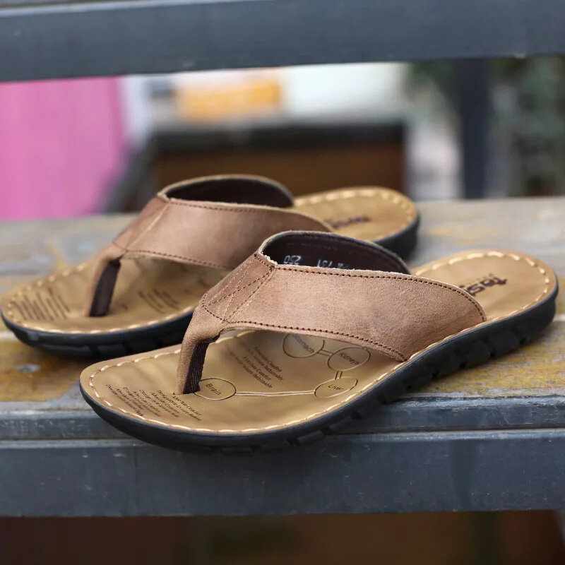 Chinelos de couro genuíno masculinos, sandálias antiderrapantes planas, preto, cáqui, chinelos de férias, sapatos de verão, A673