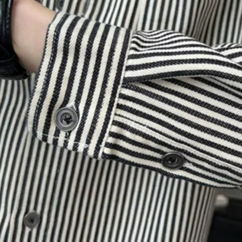 Camisa masculina de manga longa estilo coreano, camiseta listrada vertical, blusa casual de lapela, tamanho grande, moda masculina, nova, primavera, 2024