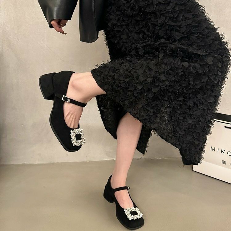 Sepatu pump wanita Retro baru sepatu hak tinggi wanita berlian imitasi sepatu hak tebal Mary Jane tali gesper kepala persegi Zapatos Para Mujeres
