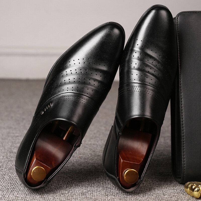 Sapato de couro preto masculino, sola macia, sandálias antiderrapantes de verão, casual de negócios, forma, oco, luxo