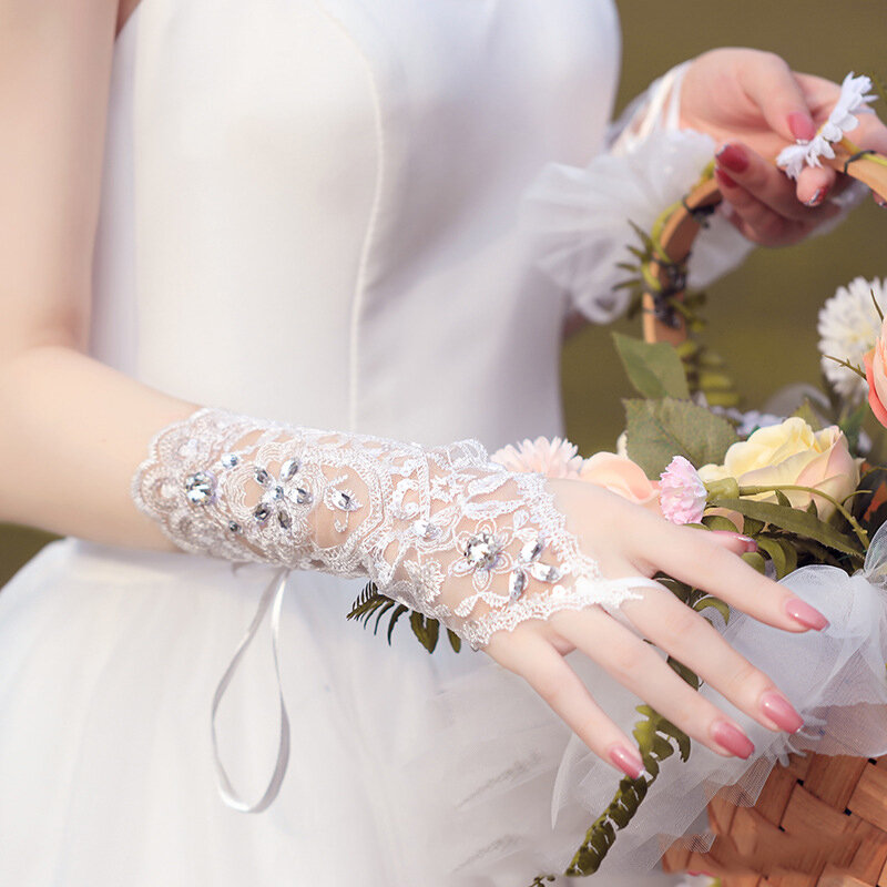 Elegante Spitze kurze weiße finger lose Kristalle Blumen mädchen Kind Kind Student Party Leistung tanzen Hochzeits handschuhe
