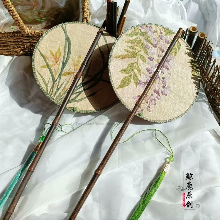 Chiński styl starożytny Hanfu akcesoria ludowe wachlarz do tańca obrotowe składane Retro okrągły wentylator ozdoby hanfu Vintage, w kwiaty prezenty dla fanów