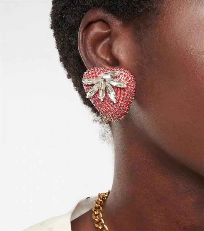 Orecchini Light Luxury Personality Red Strawberry Earclips per vestiti cose accessori donna Para Mujer Broches Ropa Mujer