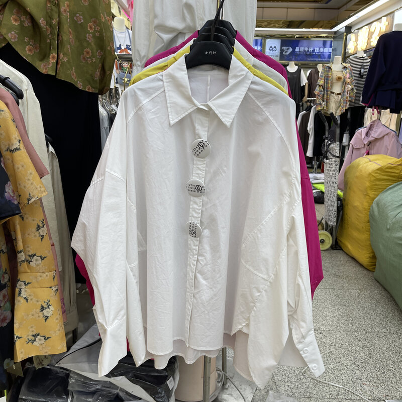 Stacja europejska 2024 wiosna nowa moda duży guzik luźna duża wersja koszula z długim rękawem dojazdy do wypoczynku damska bluzka Top