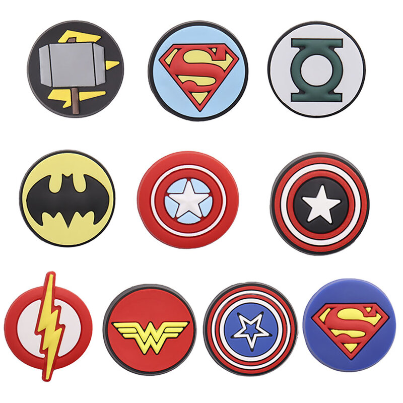 Nieuw Binnen 1-10 Stuks Schoen Bedels Superheld Badge Superman Batman Accessoires Pvc Schoenen Decoratie Voor Kinderen Verjaardagscadeau