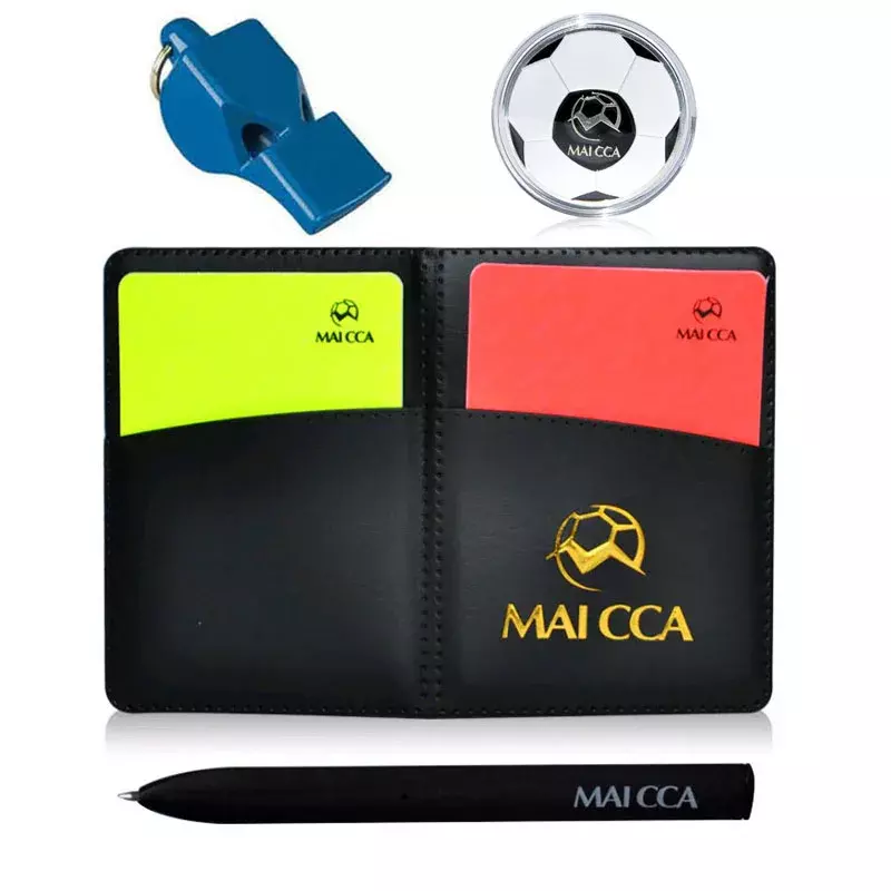 Sifflet d'arbitre de football, cartes rouges et jaunes avec stylo, cahier d'arbitre professionnel, carte à iode