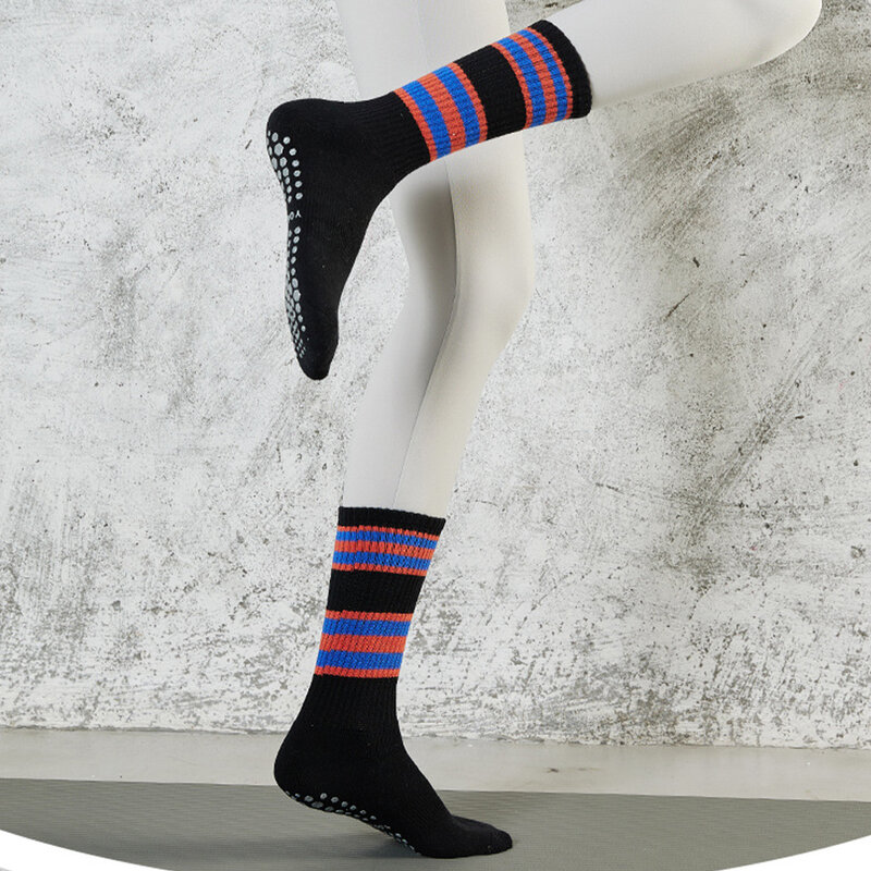 Женские носки для йоги 1 пара, полосатые Нескользящие хлопковые носки средней длины для пилатеса, балерины, фитнеса, для помещений, поглощающие пот, зимние спортивные носки