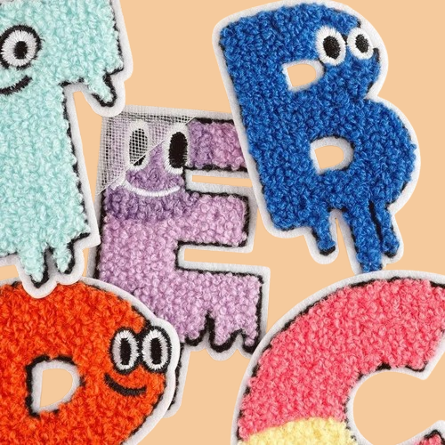 Desenhos animados Bordados Patches, DIY Monster Letter Cloth Stickers, Tecido de toalha, Emblemas autoadesivos, Acessórios de tecido, Venda quente