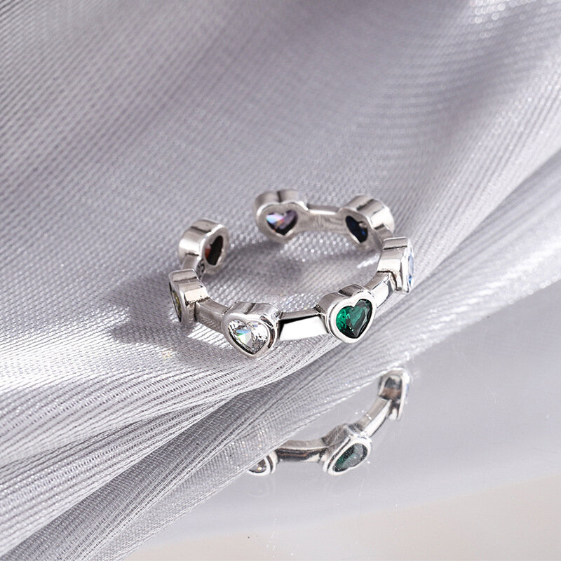 Женское кольцо в виде сердца из серебра 100% пробы, с зеленым и красным камнем