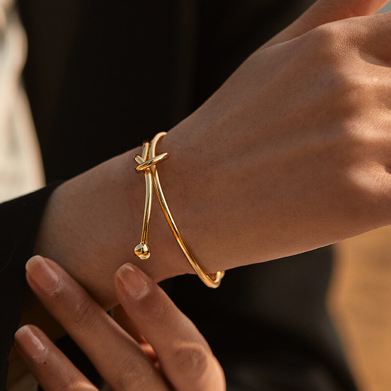Zweven Oost Metalen Koperen Knoop Vorm Bangles Licht Luxe Voor Dames Mode Armband Sieraden Accessoires