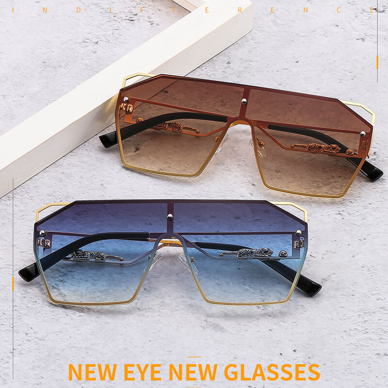 Kacamata Hitam Besar Punk Antik Kacamata Berkendara Desainer Pria Kacamata UV400 Bingkai Logam Persegi Retro Mewah untuk Wanita
