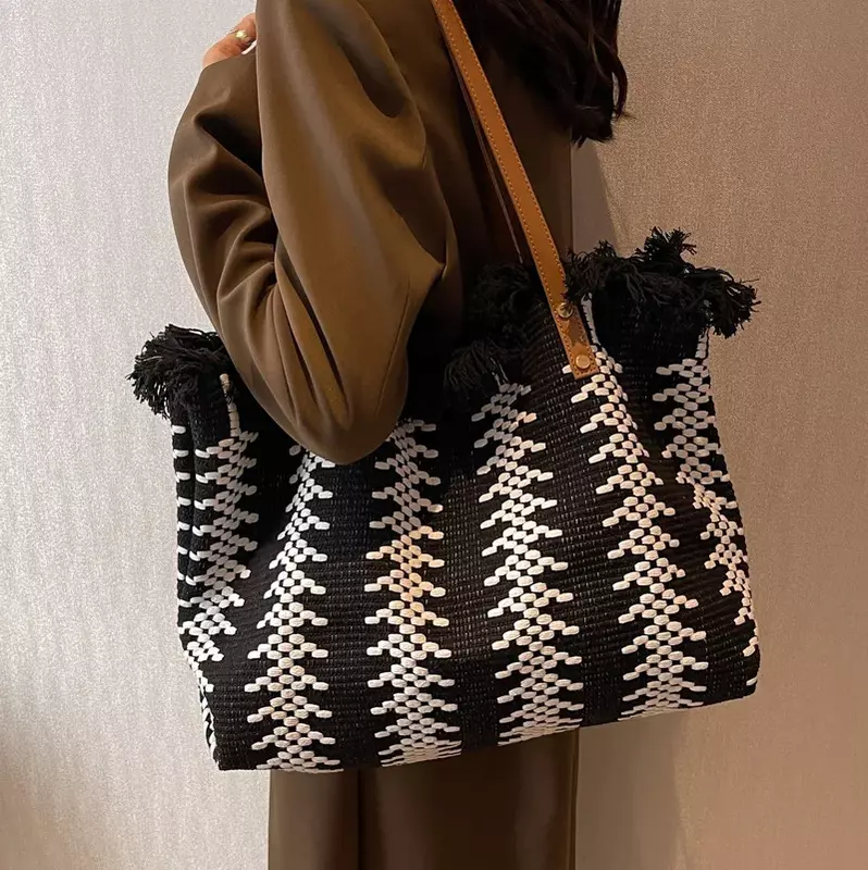Gestrickte Quaste gewebte Damen neue Special-Interest-Design Mode Einkaufstasche vielseitige Umhängetasche mit großer Kapazität