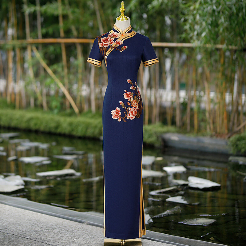 Gaun pesta malam wanita, gaun Cheongsam gaya China elegan seksi ramping, kostum pertunjukan model perempuan Qipao Satin baru