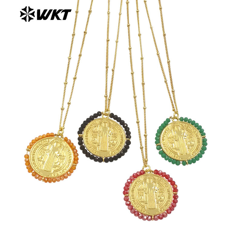 WT-MN991 nouveau pendentif de forme ronde à la mode avec des perles de cristal colorées recherche de bijoux en laiton jaune pour les femmes