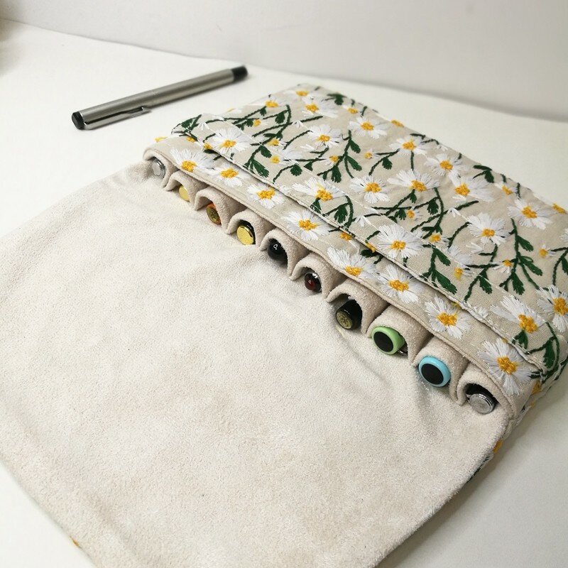 Retro ซาตินผ้าแบบม้วนกระเป๋าดินสอขนาดใหญ่ความจุ Neutral ปากการับป้องกันที่กำหนดเองที่กำหนดเองผ้าม่านปากกา10หลุม