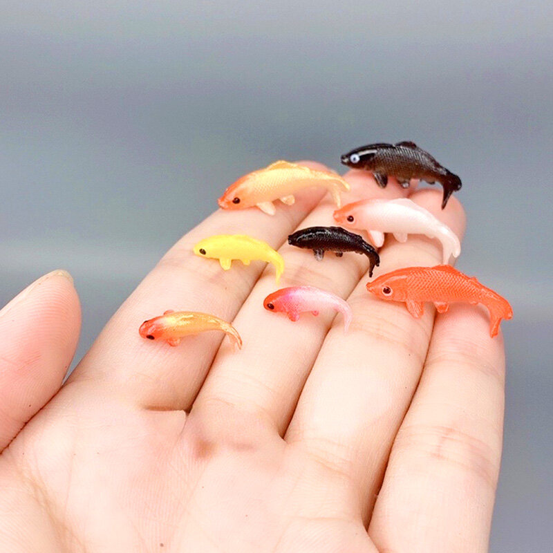 5 Stück Mini Fisch Modell Kunststoff Spielzeug DIY Home Aquarium Dekoration Requisite Miniatur zufällige Spielhaus Simulation Goldfisch