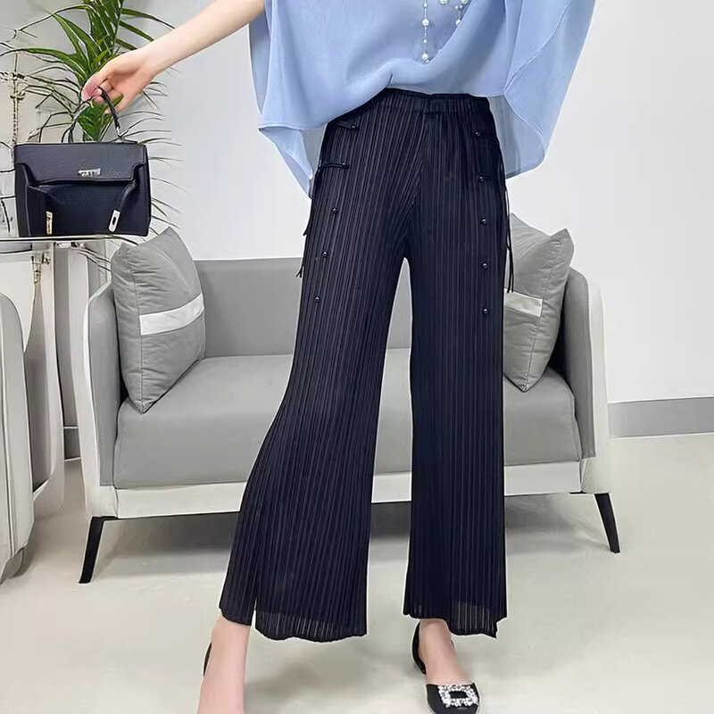 Miyake pieghettato 2024 estate nuovo stile pantaloni a nove punti stile cinese fibbia pantaloni Casual pantaloni da donna versatili di fascia alta